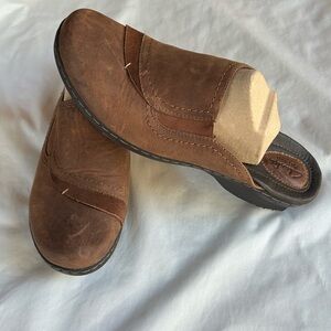 Clarks Artisian Women’s 10M Leather Mule Clog